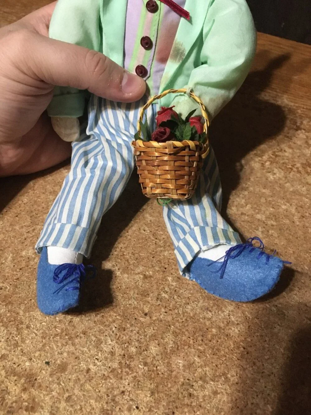2002 AVON GIFT COLLECTION DAD BUNNY RABBIT SHELF SITTER HOLDING BASKET EASTER